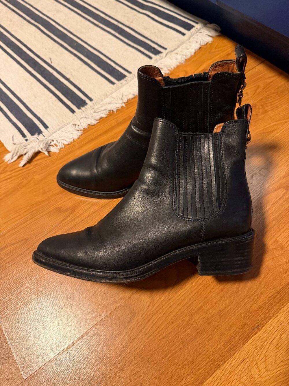 Coach Bowery Chelsea Boots Black Leather Ankle Bootie Women's Size 9